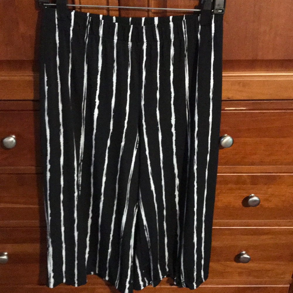 Susan Graver capris pants